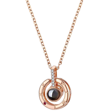 Carica l'immagine nel visualizzatore di Gallery, "Jeg elsker dig"-halskæde på 100 sprog - Ozerty
