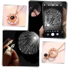 Carica l'immagine nel visualizzatore di Gallery, "Jeg elsker dig"-halskæde på 100 sprog - Ozerty
